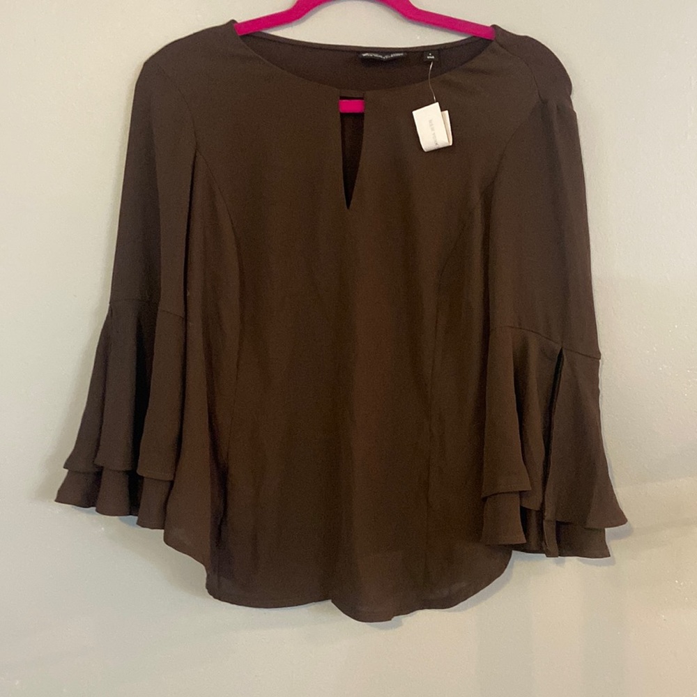 Brown top with keyhole and ruffle sleeves